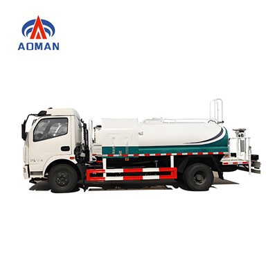 Распыляющий грузовик